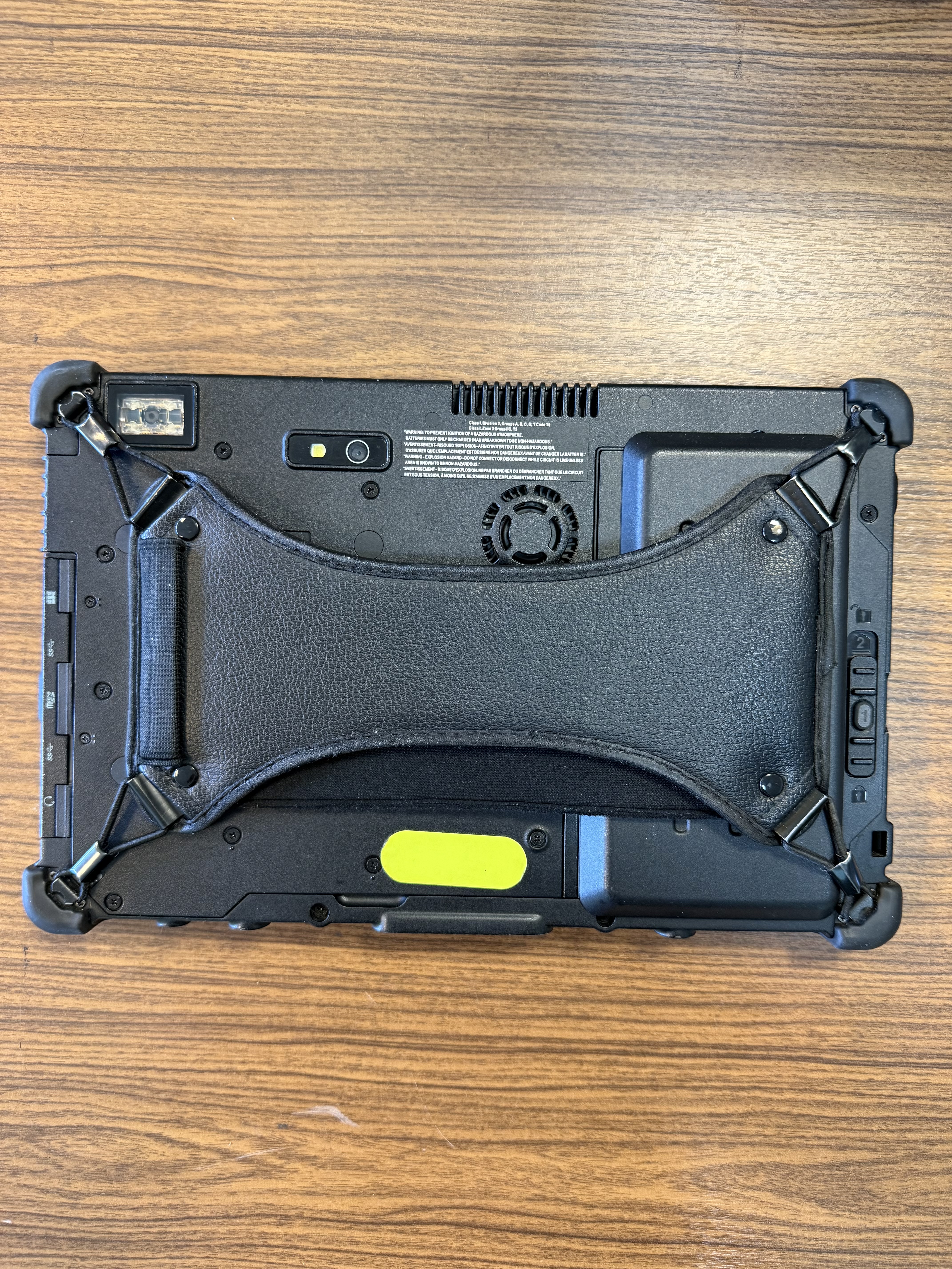 L'arrière d'une tablette Durabook.